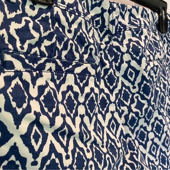 Banana Republic women's size 6 Blue white geometric pattern cotton shorts - Picture 3 of 7